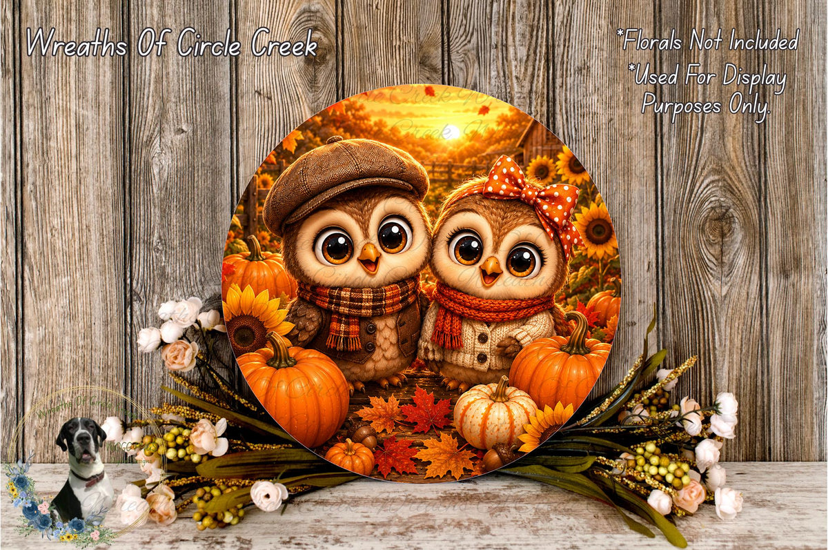 A circular wall decoration featuring two cartoon owls surrounded by autumn-themed elements such as pumpkins, sunflowers, and leaves. The owls are wearing hats and scarves, and the background is a warm, autumnal color.