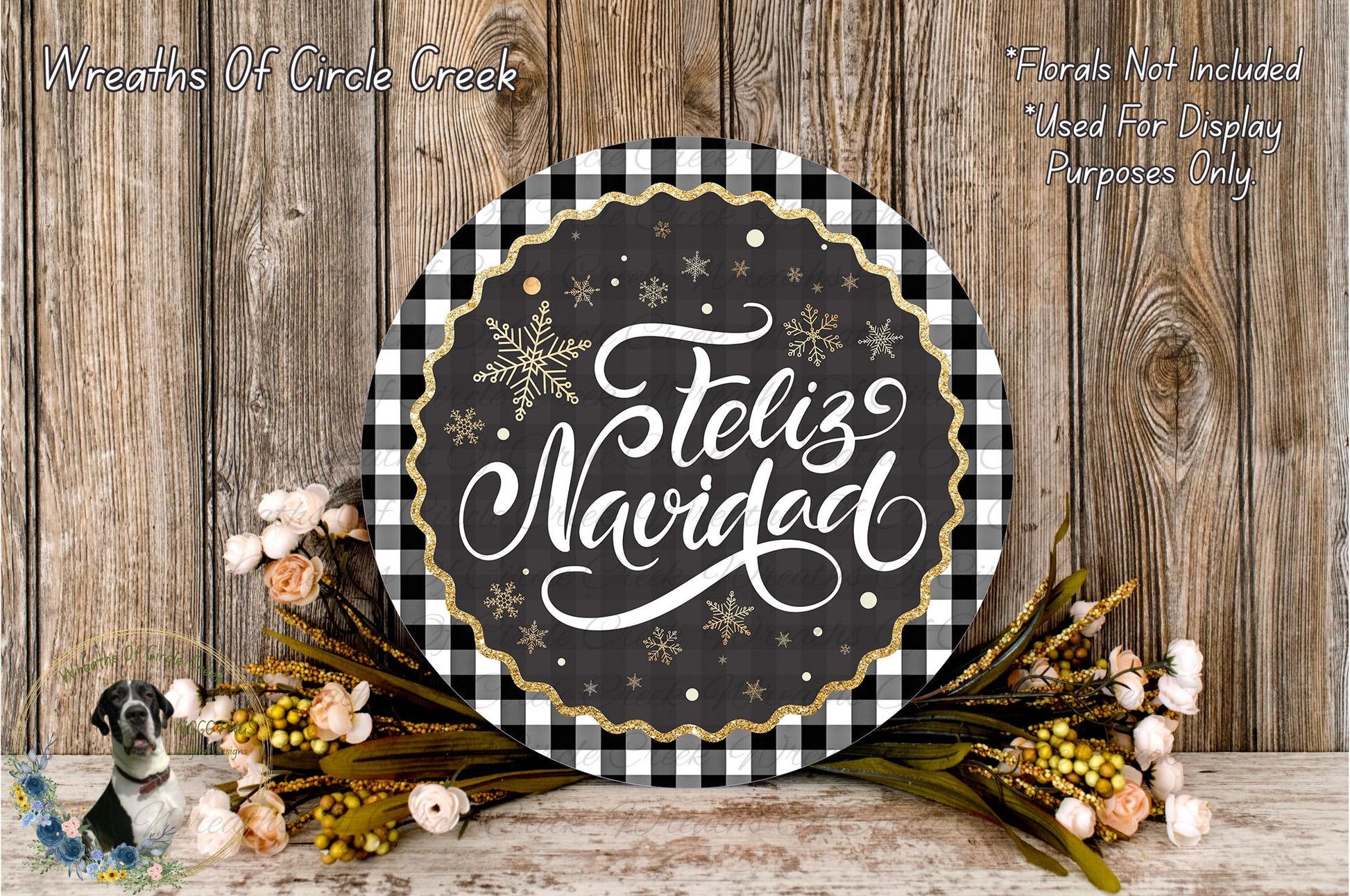 a festive wreath with the text "Feliz Navidad" (Happy New Year) written on it, surrounded by a floral arrangement and a wooden background.
