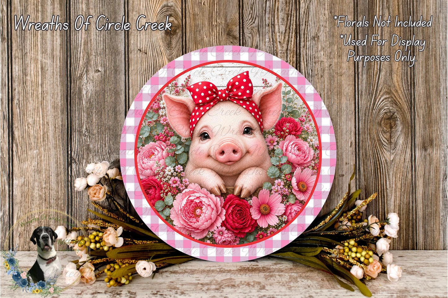 A decorative plate featuring a smiling pig surrounded by a floral arrangement, with a wooden background.