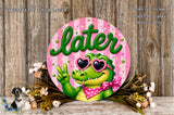 A round sign with a cartoon alligator wearing sunglasses and a pink bow, surrounded by flowers and a wooden background.