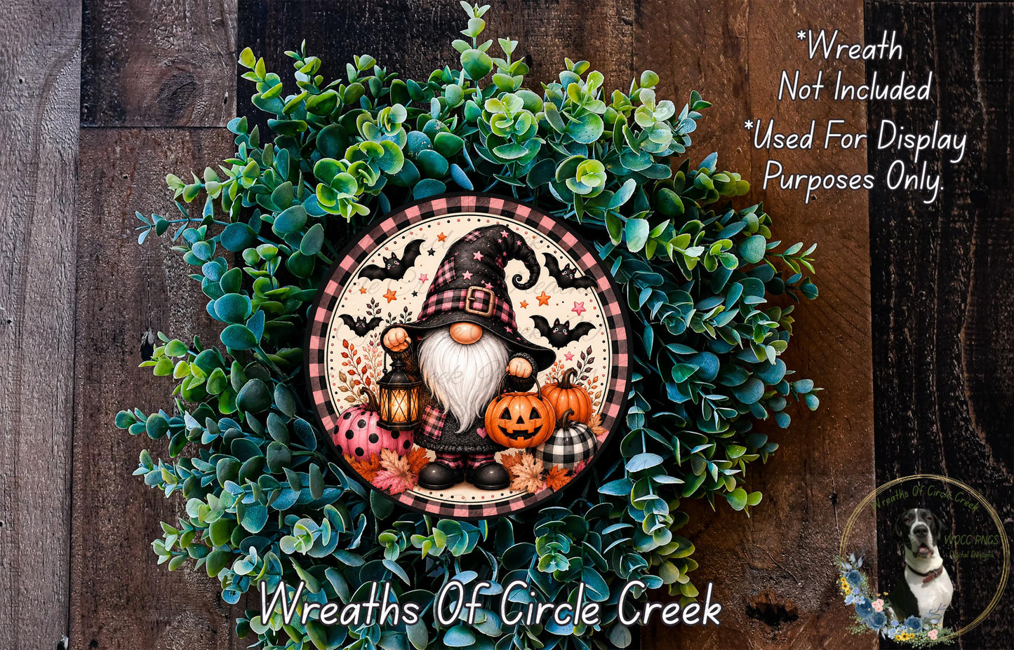 A wreath featuring a gnome holding a lantern and pumpkins, surrounded by a lush green plant.