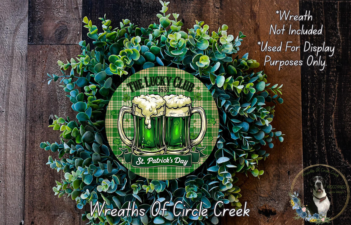 A wreath made of green leaves and two green beer mugs, with the text "The Lucky Club" and "St. Patrick's Day" printed on it.