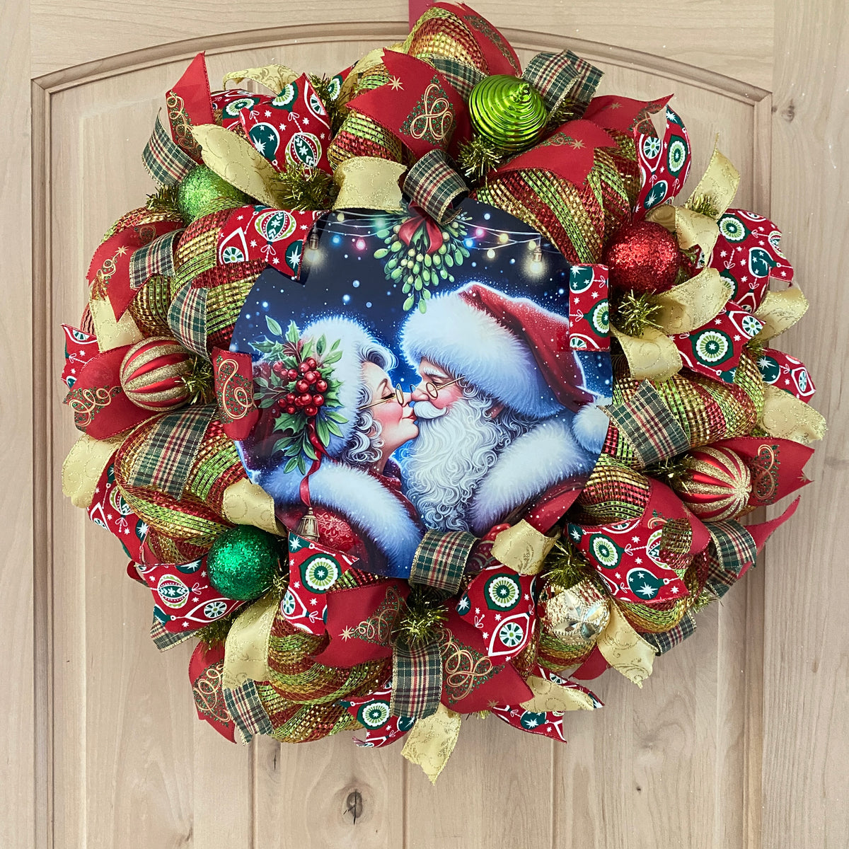 Santa and Mrs Claus, Kissing, Mistletoe, Deco Mesh Wreath, Ornaments, Christmas Wreath